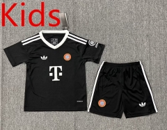 2024-2025 Bayern München Goalkeeper Black Kids/Youth Soccer Uniform-3162