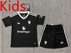 2024-2025 Manchester United Goalkeeper Black Kids/Youth Soccer Uniform-3162